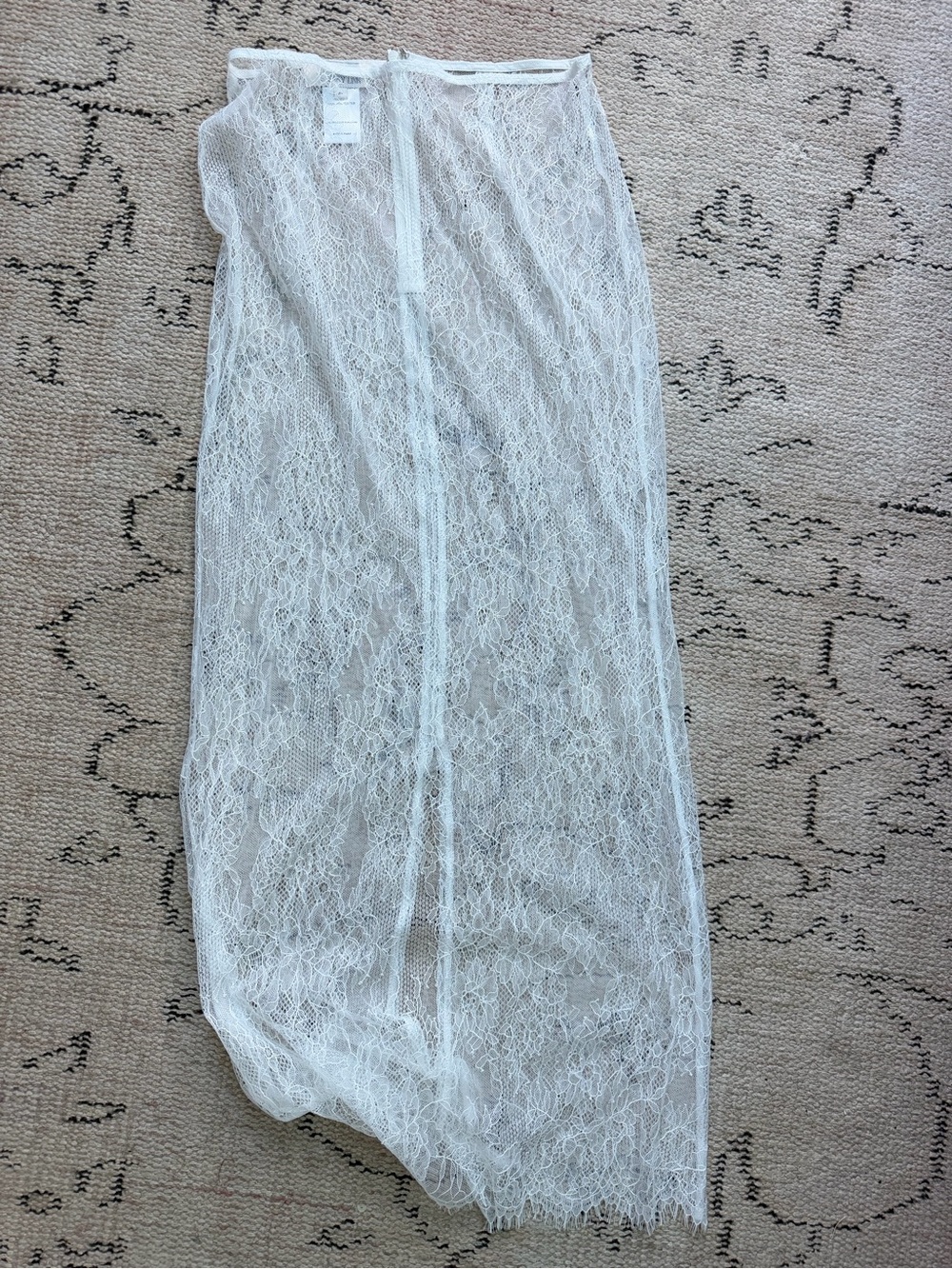 SNEAKY LINK
Jordi Lace Skirt White